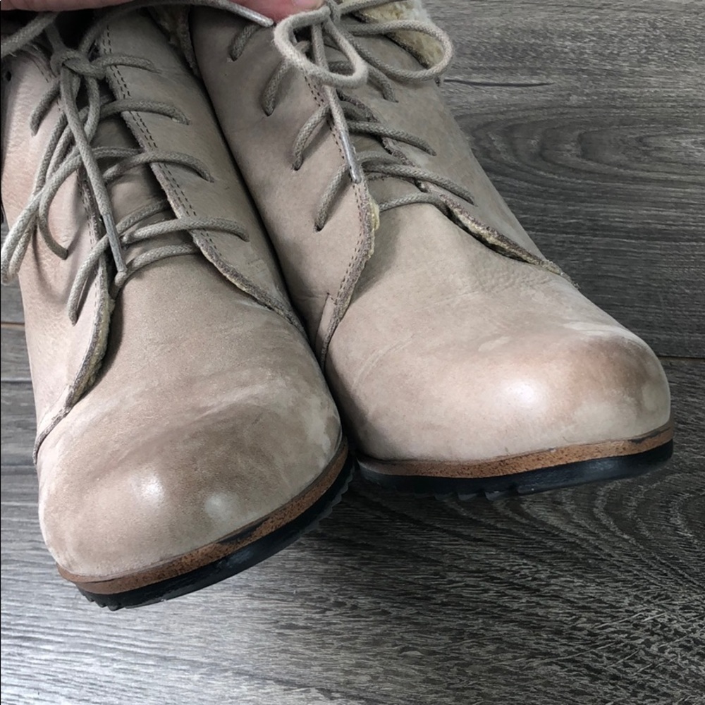Nordstrom Caslon Leather Suede Wedge Bootie Fleece Trim Ivory Cream 8 - Picture 4 of 14